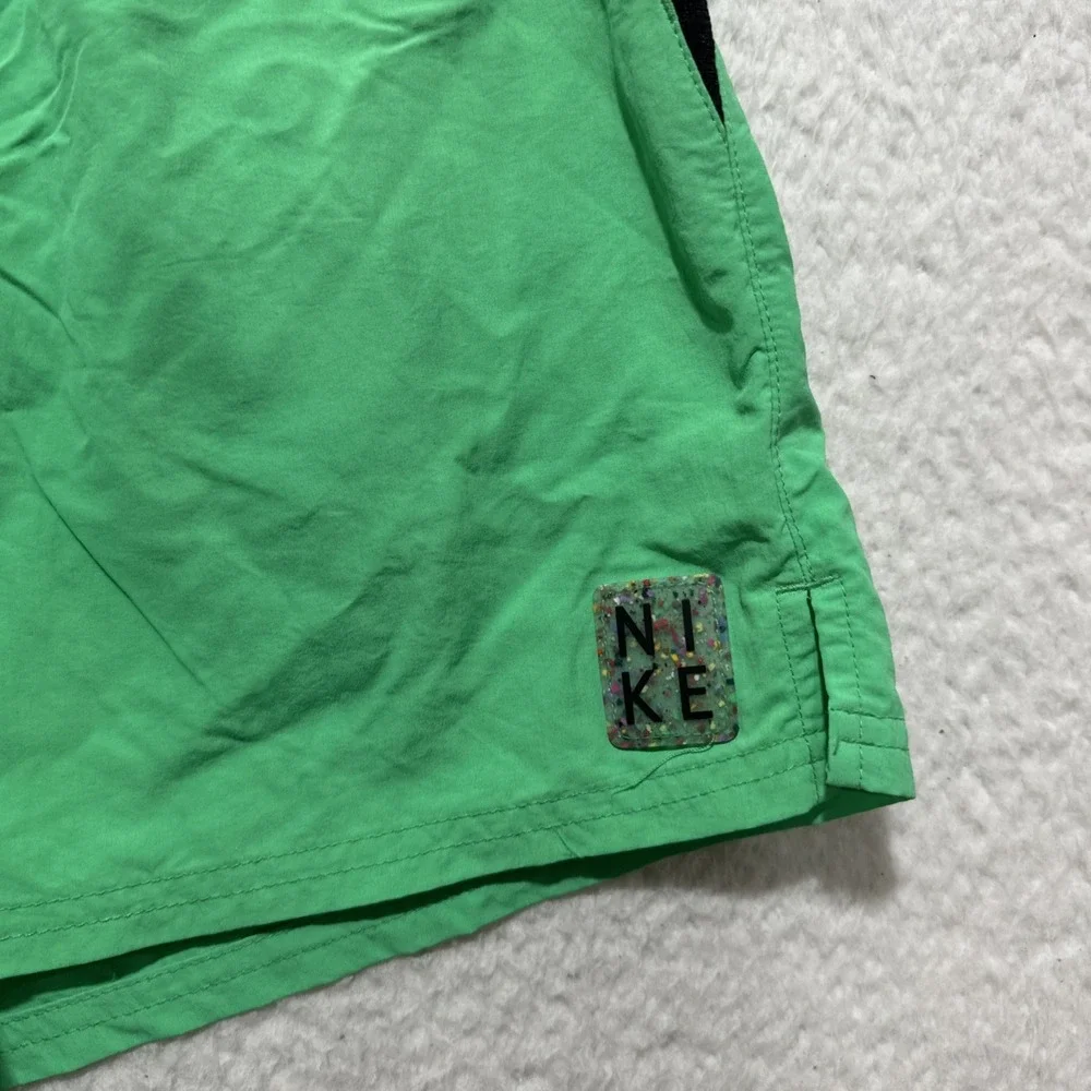 NIKE Swim Shorts Trunks Men's Size M Green Brief-Lined Drawstring Pockets‎ Logo
